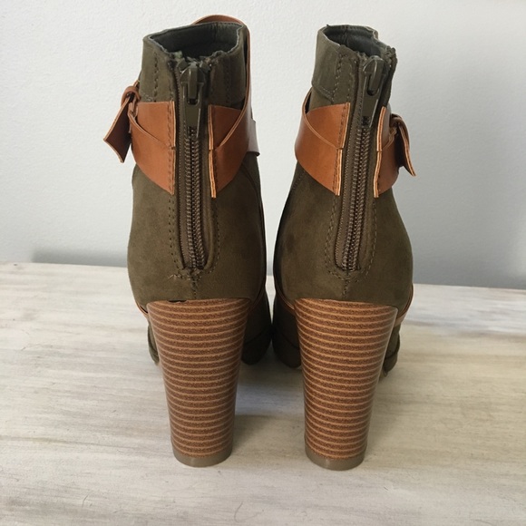 Shoedazzle  booties - Picture 2 of 7